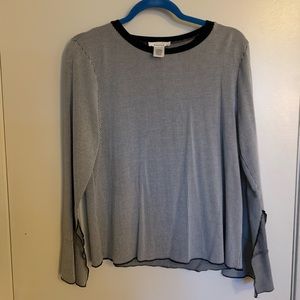 Urban Romantics. Women’s long sleeve top. Size large